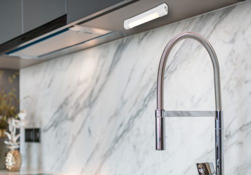 YUKI Pultmegvilágító lámpa