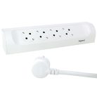 Legrand 694501 sarokba illeszkedő elosztósor, 4x2P+F, 1 m vezetékkel, fehér
