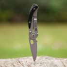 True Utility Skeletonknife, TU571K, 4 cm rozsdamentes acél penge, eloxált alumínium tok, karabiner rögzítési pont, jobb és balkezes